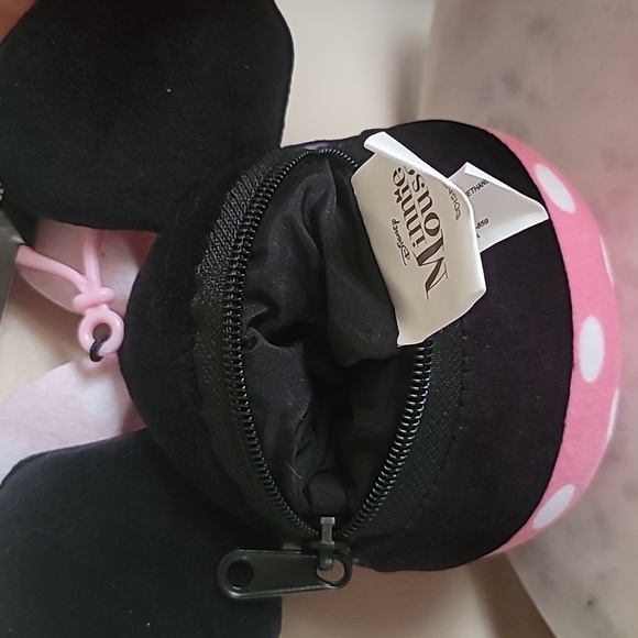 NWOT Minnie Mouse plush coin purse. - Picture 8 of 12